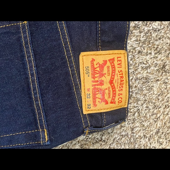 Men’s Levi Jeans - Picture 2 of 4